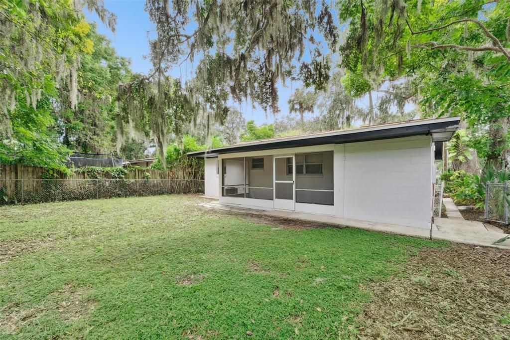 Active With Contract: $189,000 (3 beds, 1 baths, 1080 Square Feet)