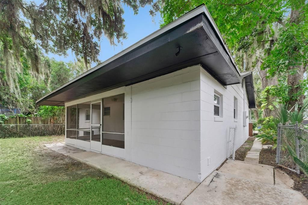 Active With Contract: $189,000 (3 beds, 1 baths, 1080 Square Feet)