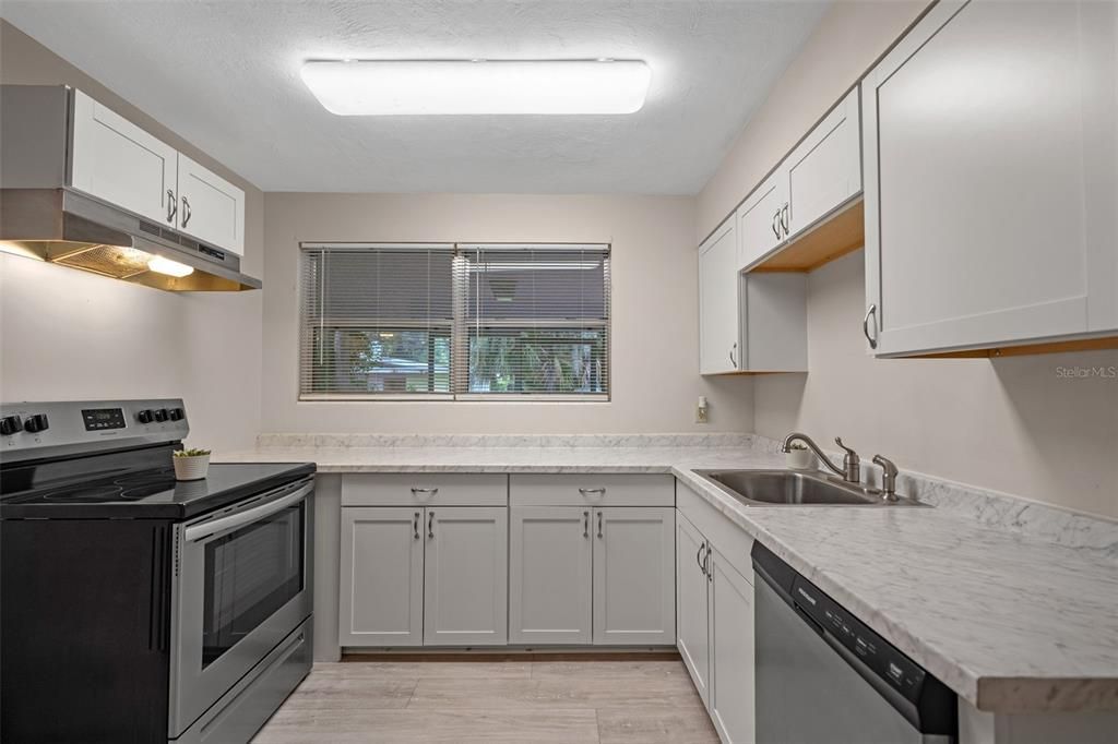 Active With Contract: $189,000 (3 beds, 1 baths, 1080 Square Feet)