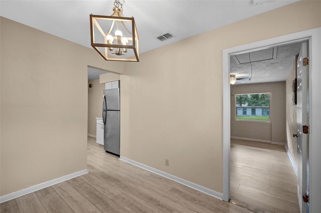 Active With Contract: $189,000 (3 beds, 1 baths, 1080 Square Feet)