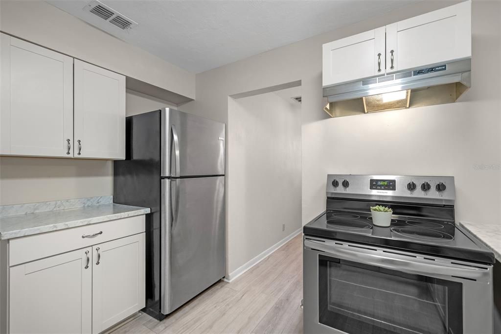 Active With Contract: $189,000 (3 beds, 1 baths, 1080 Square Feet)