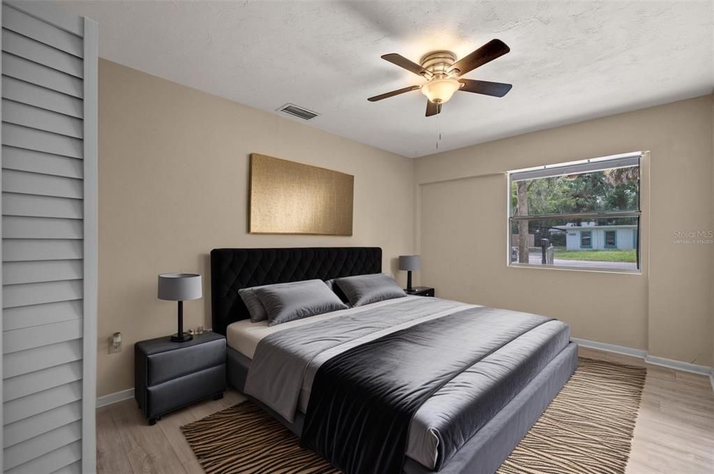 Active With Contract: $189,000 (3 beds, 1 baths, 1080 Square Feet)