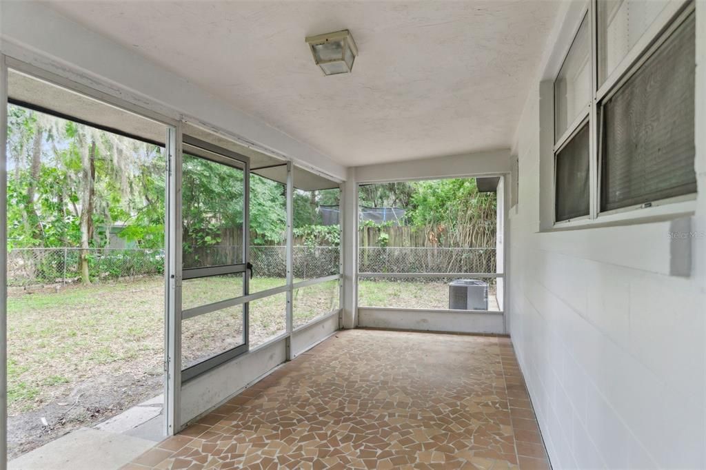 Active With Contract: $189,000 (3 beds, 1 baths, 1080 Square Feet)