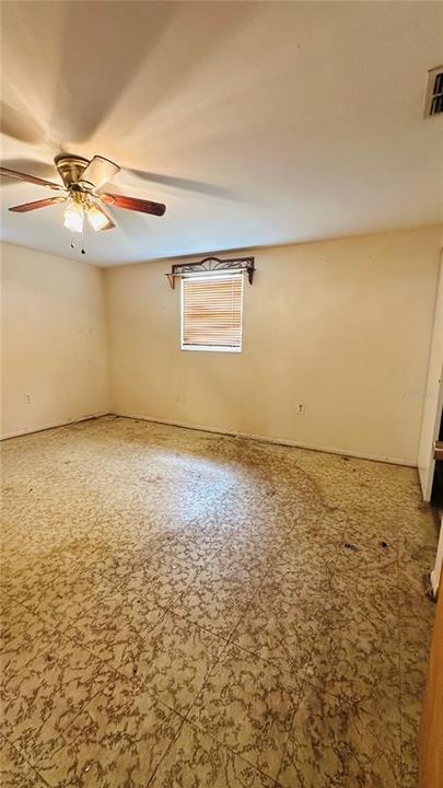 Activo con contrato: $286,000 (3 camas, 1 baños, 1176 Pies cuadrados)