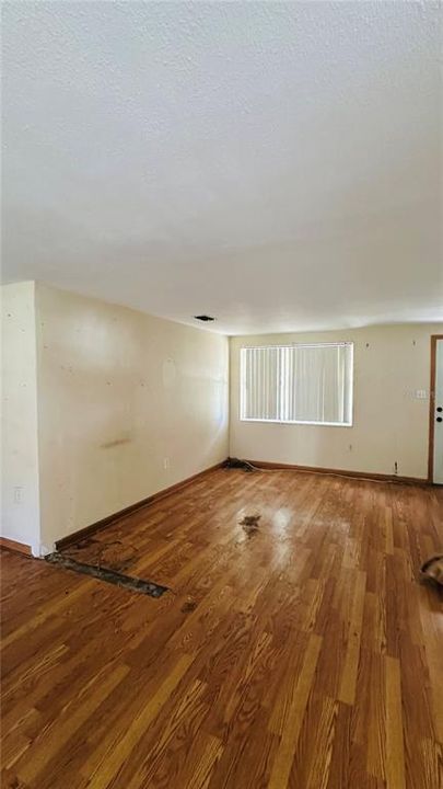 Activo con contrato: $286,000 (3 camas, 1 baños, 1176 Pies cuadrados)