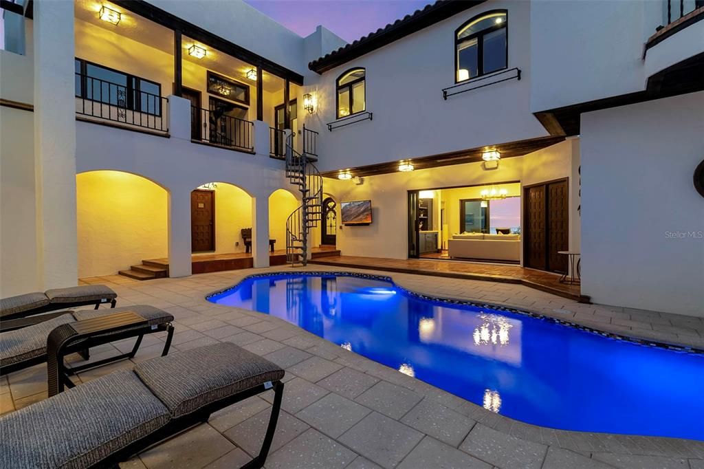 En Venta: $7,100,000 (4 camas, 5 baños, 4096 Pies cuadrados)