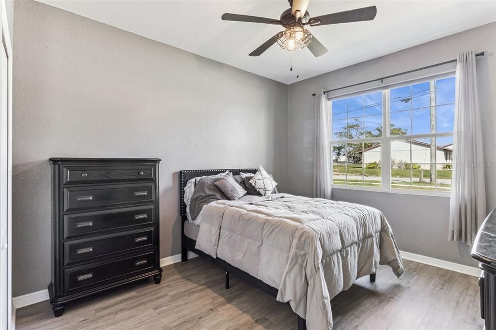 待售: $365,000 (4 贝兹, 3 浴室, 2432 平方英尺)