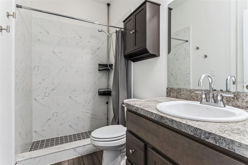 待售: $365,000 (4 贝兹, 3 浴室, 2432 平方英尺)