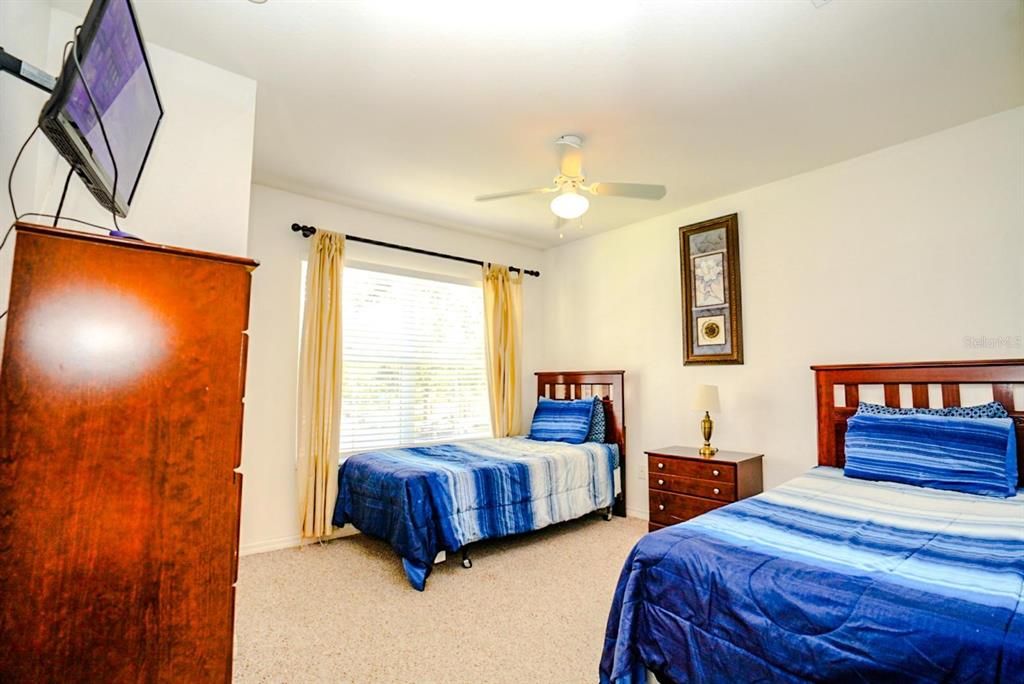 На продажу: $245,000 (4 спален, 3 ванн, 1470 Квадратных фут)