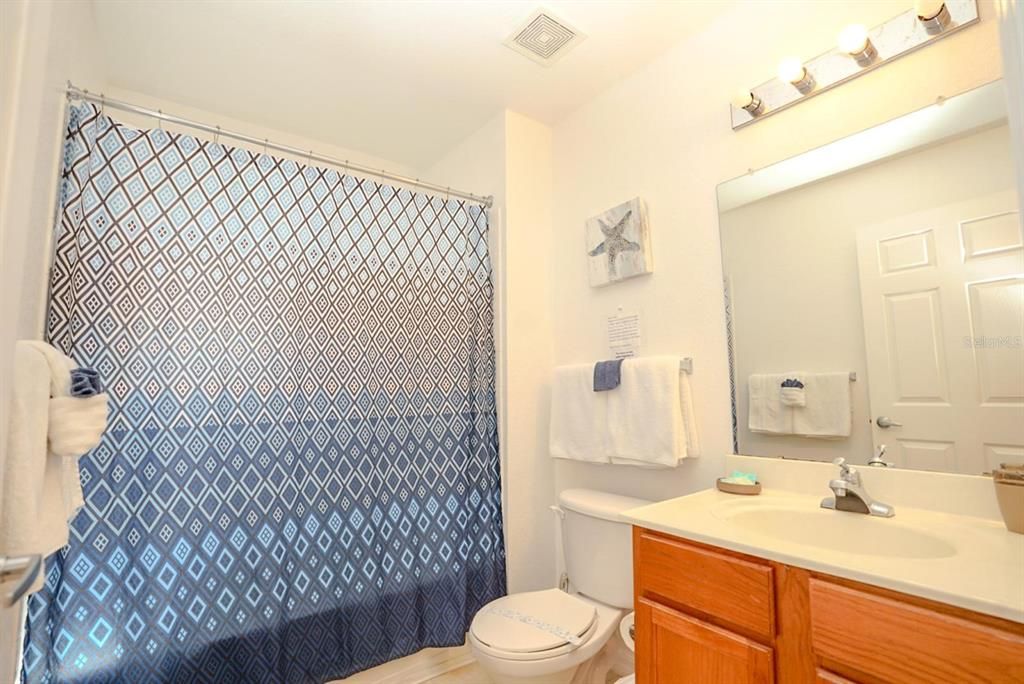 На продажу: $245,000 (4 спален, 3 ванн, 1470 Квадратных фут)