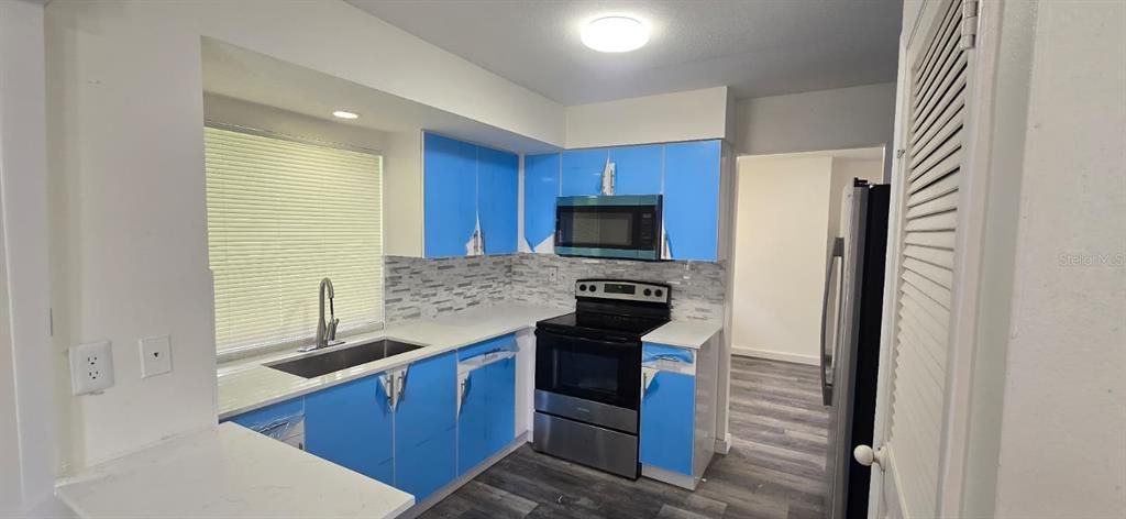 出租: $1,995 (3 贝兹, 2 浴室, 1301 平方英尺)