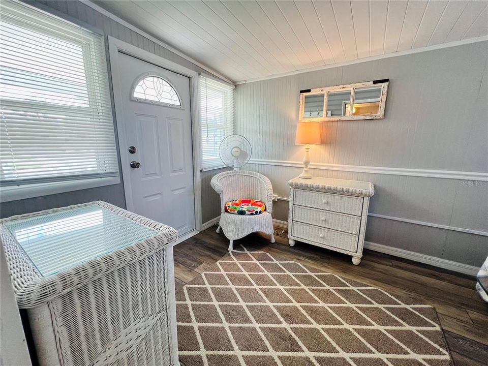 На продажу: $122,900 (2 спален, 1 ванн, 576 Квадратных фут)