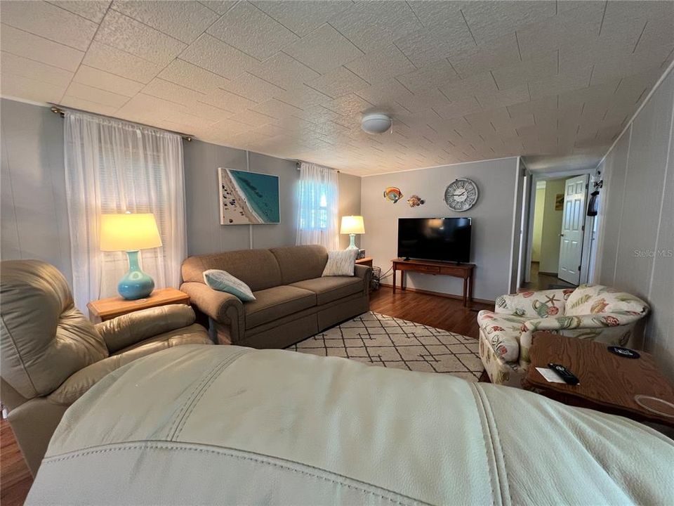 На продажу: $122,900 (2 спален, 1 ванн, 576 Квадратных фут)