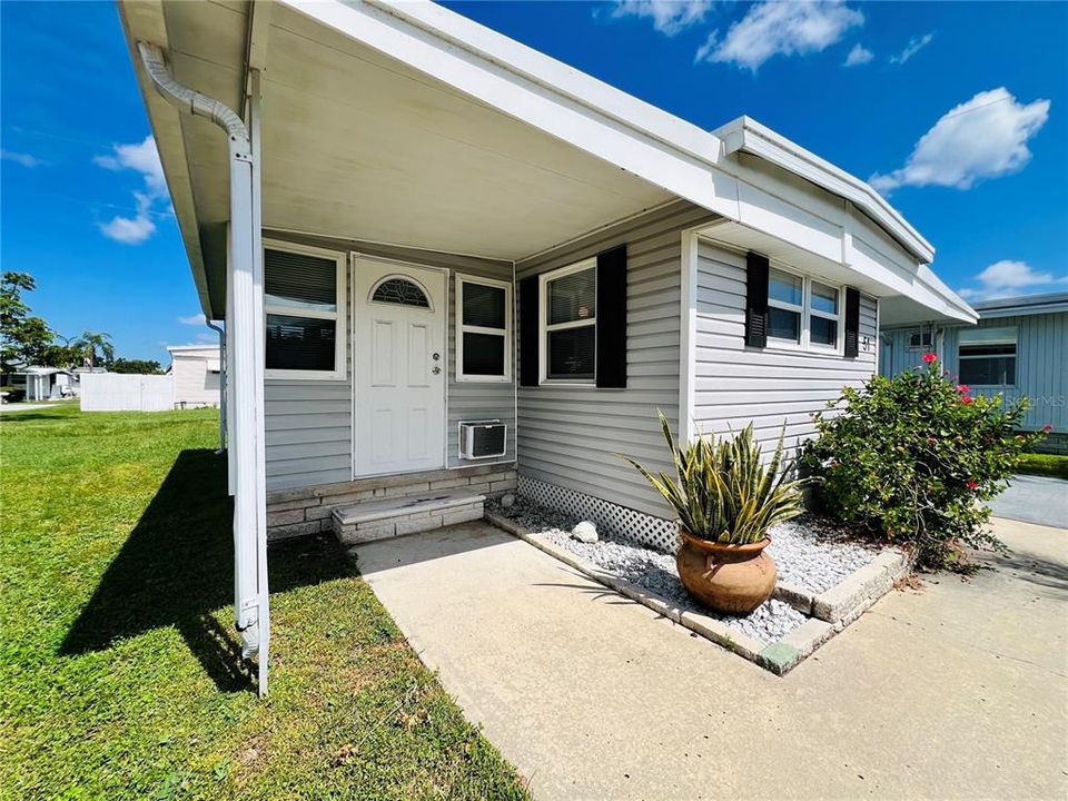 На продажу: $122,900 (2 спален, 1 ванн, 576 Квадратных фут)