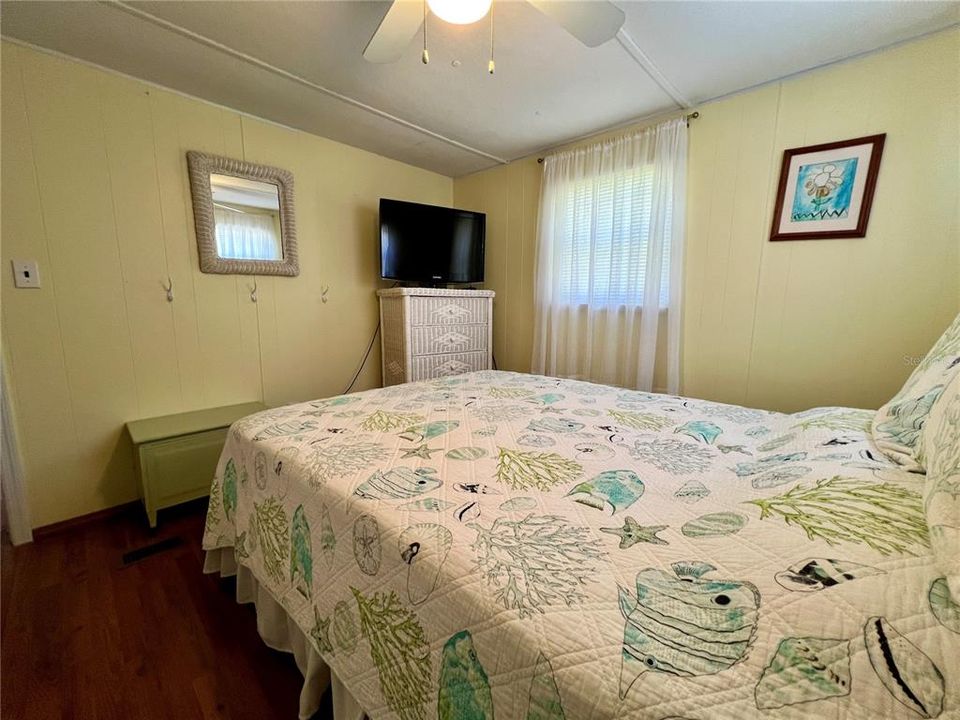 На продажу: $122,900 (2 спален, 1 ванн, 576 Квадратных фут)