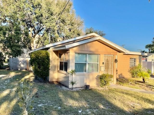 Active With Contract: $375,000 (4 beds, 1 baths, 1248 Square Feet)
