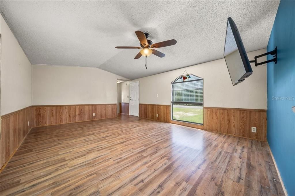 На продажу: $124,900 (2 спален, 2 ванн, 924 Квадратных фут)