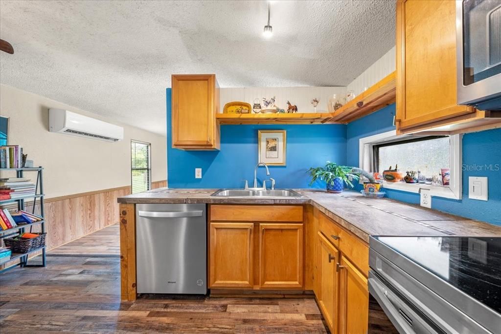 На продажу: $124,900 (2 спален, 2 ванн, 924 Квадратных фут)