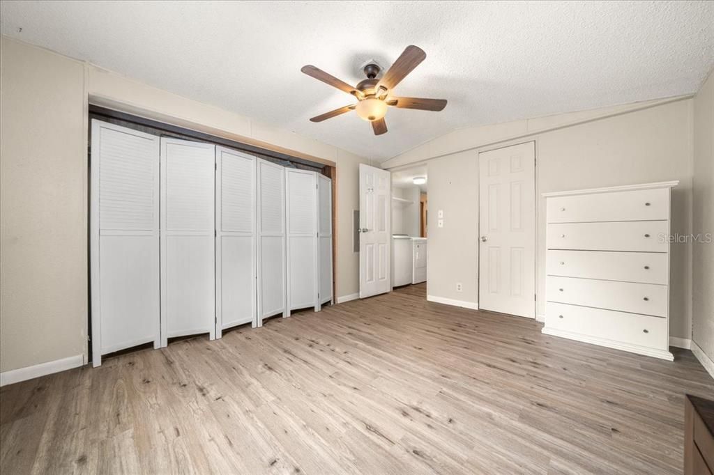 На продажу: $124,900 (2 спален, 2 ванн, 924 Квадратных фут)