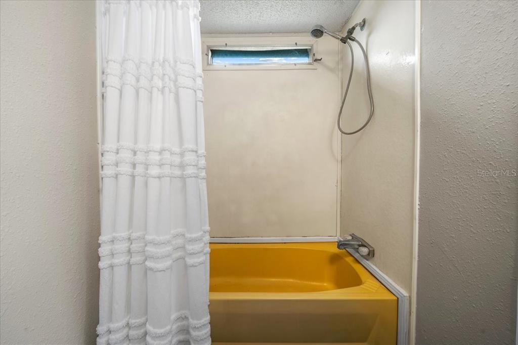 На продажу: $124,900 (2 спален, 2 ванн, 924 Квадратных фут)