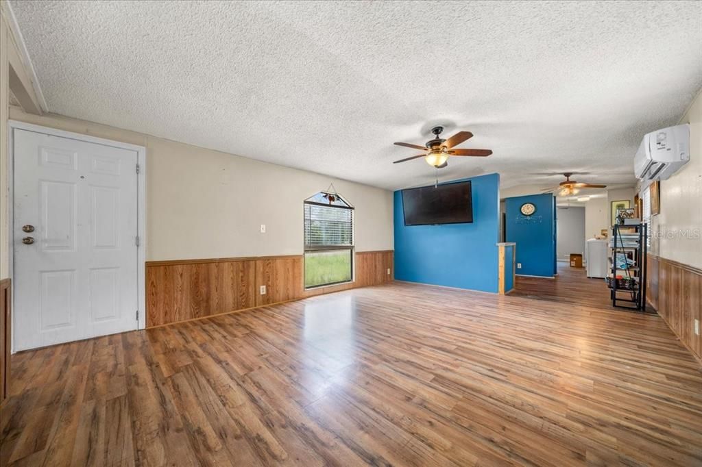 На продажу: $124,900 (2 спален, 2 ванн, 924 Квадратных фут)