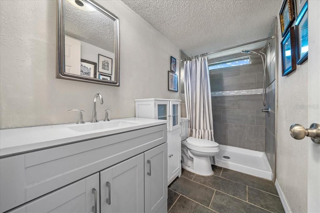 На продажу: $124,900 (2 спален, 2 ванн, 924 Квадратных фут)