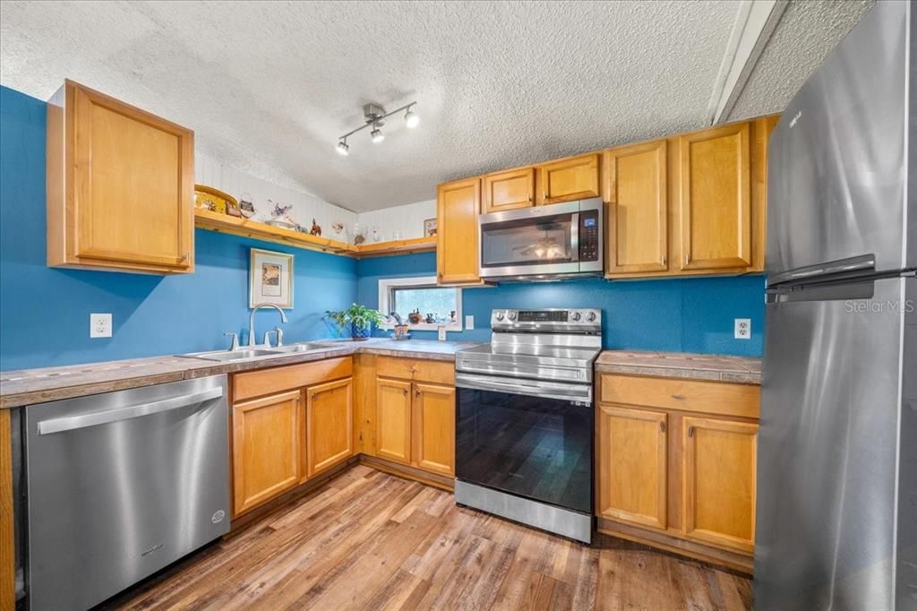 На продажу: $124,900 (2 спален, 2 ванн, 924 Квадратных фут)