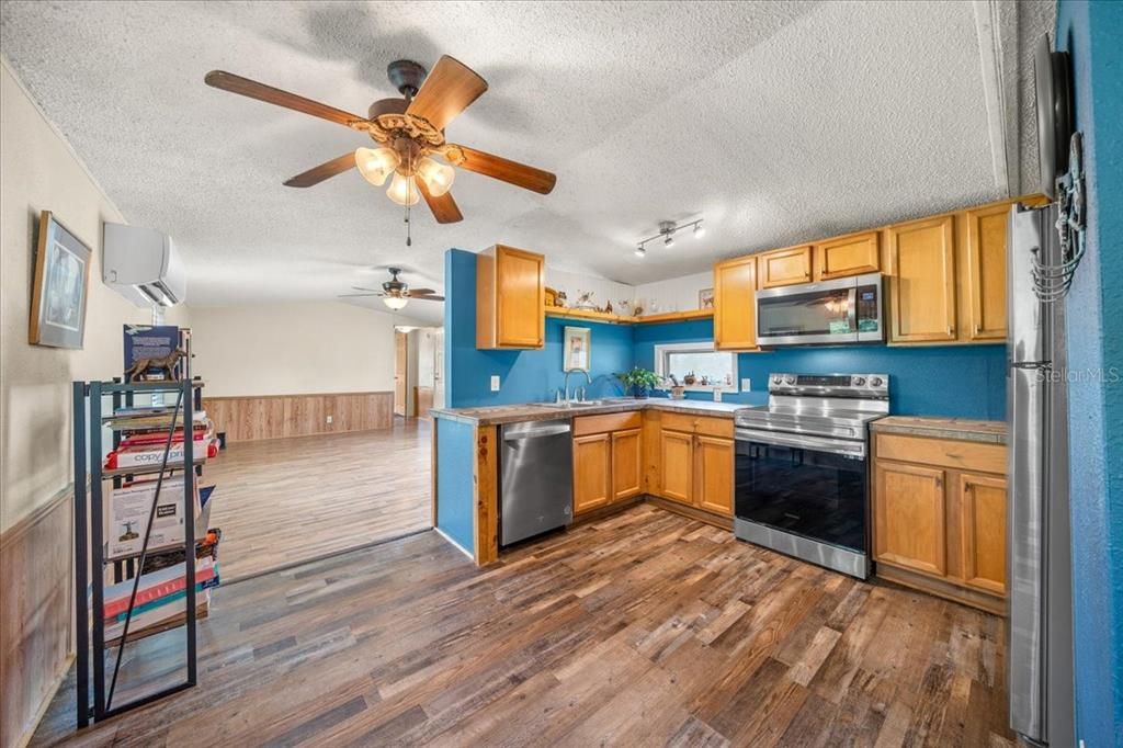 На продажу: $124,900 (2 спален, 2 ванн, 924 Квадратных фут)