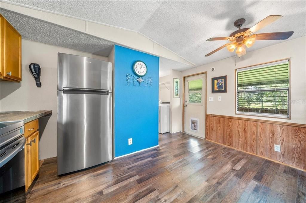 На продажу: $124,900 (2 спален, 2 ванн, 924 Квадратных фут)