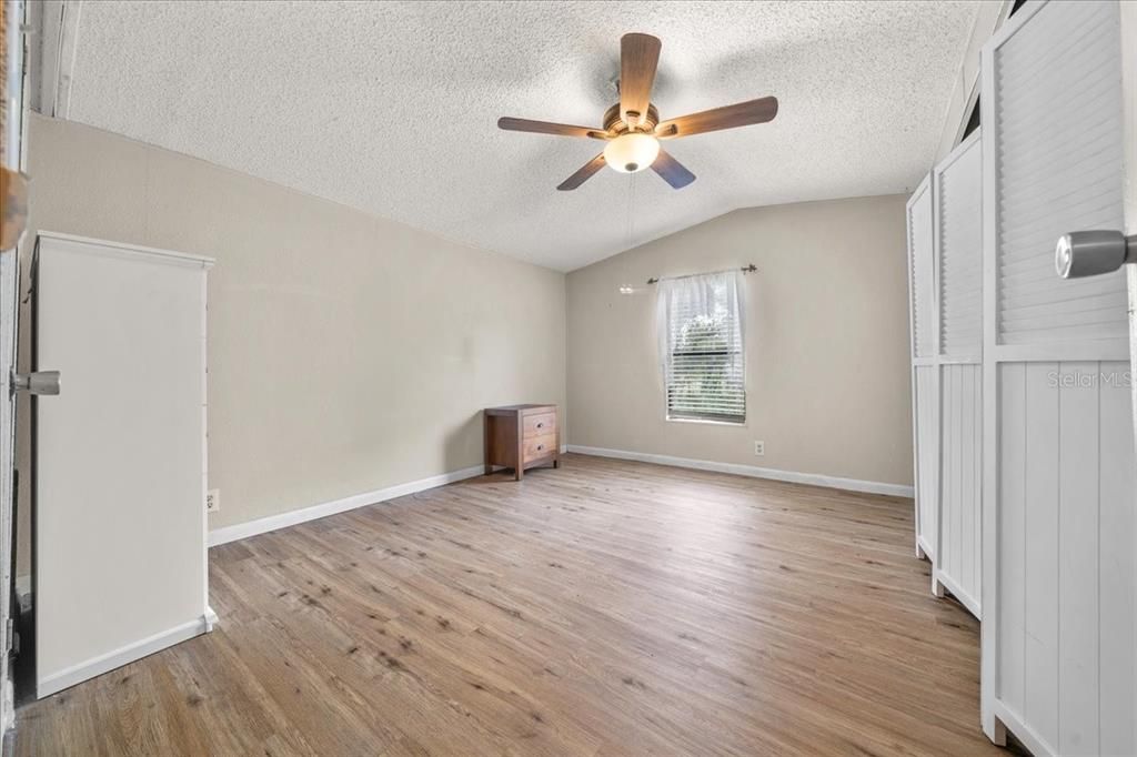 На продажу: $124,900 (2 спален, 2 ванн, 924 Квадратных фут)