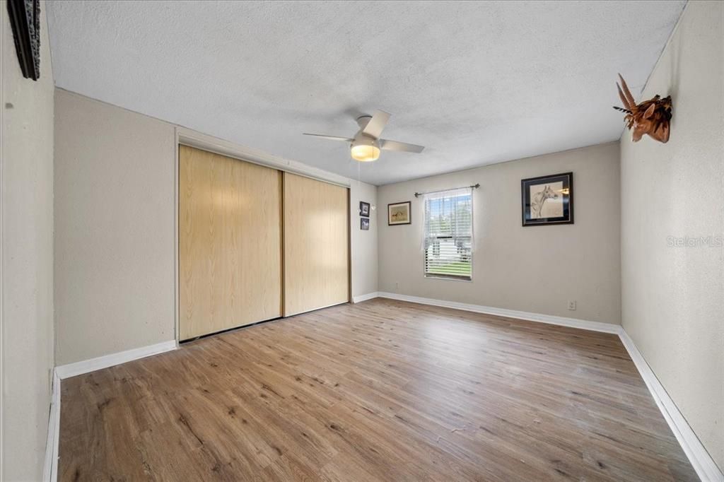 На продажу: $124,900 (2 спален, 2 ванн, 924 Квадратных фут)