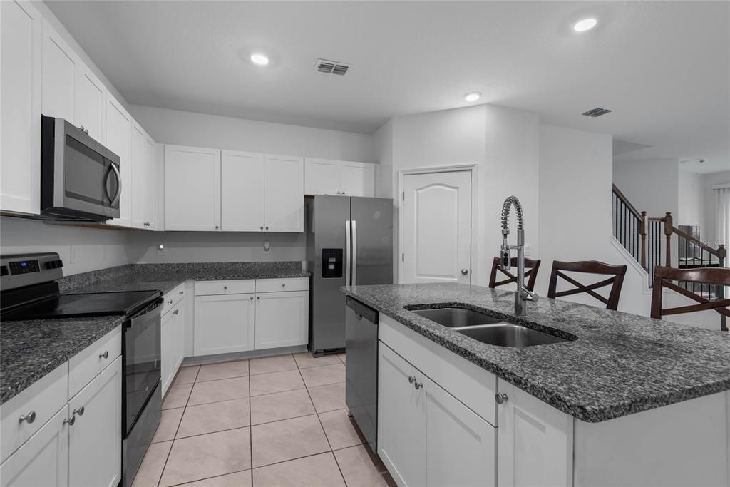 For Sale: $255,900 (3 beds, 2 baths, 1722 Square Feet)