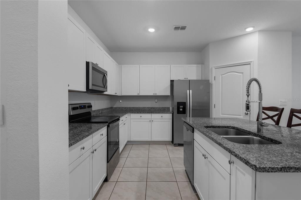 For Sale: $255,900 (3 beds, 2 baths, 1722 Square Feet)