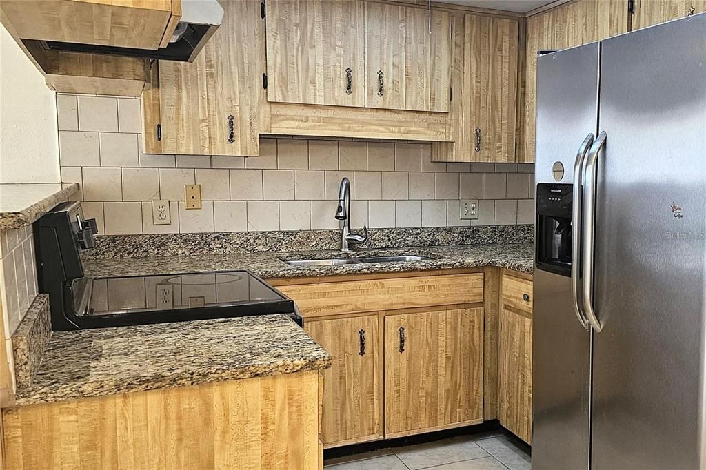 For Rent: $1,275 (2 beds, 1 baths, 825 Square Feet)