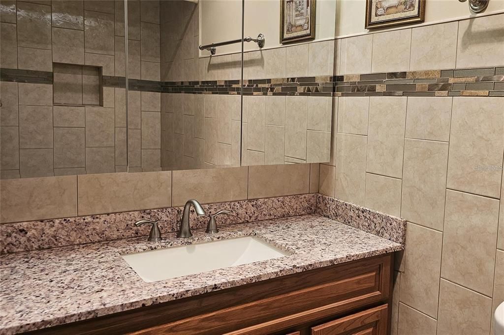 For Rent: $1,275 (2 beds, 1 baths, 825 Square Feet)