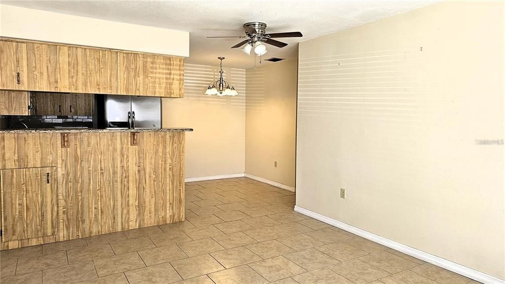 For Rent: $1,275 (2 beds, 1 baths, 825 Square Feet)