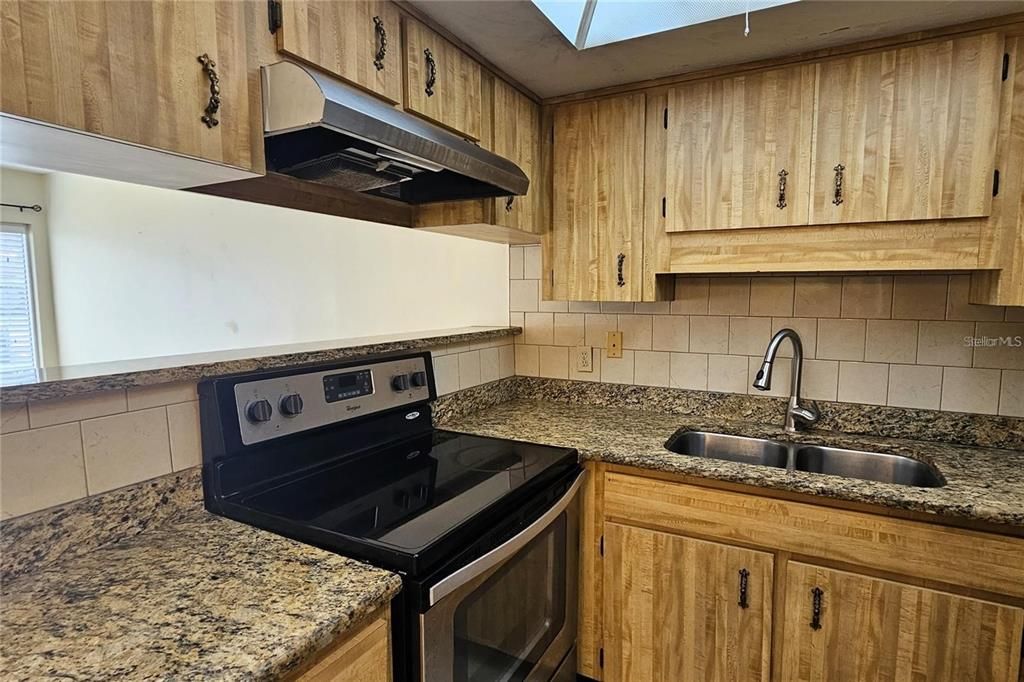 For Rent: $1,275 (2 beds, 1 baths, 825 Square Feet)