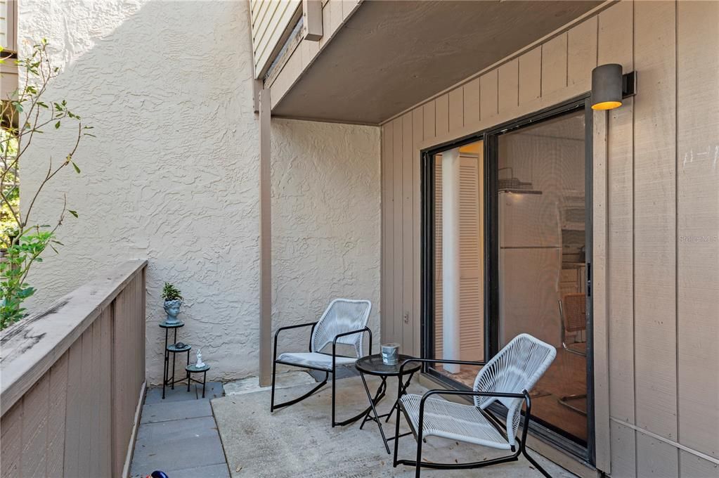 Recently Sold: $260,000 (2 beds, 2 baths, 1077 Square Feet)