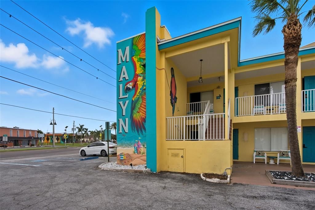 Active With Contract: $339,000 (1 beds, 1 baths, 513 Square Feet)