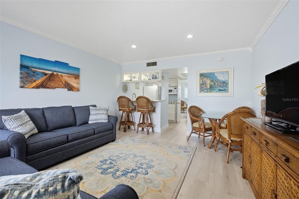 Active With Contract: $339,000 (1 beds, 1 baths, 513 Square Feet)