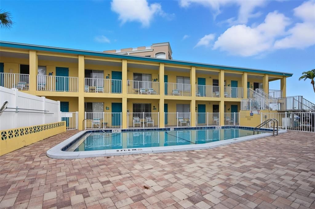 Active With Contract: $339,000 (1 beds, 1 baths, 513 Square Feet)