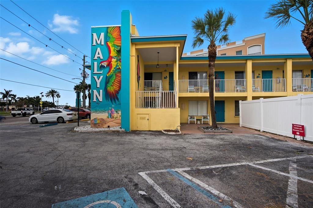 Active With Contract: $339,000 (1 beds, 1 baths, 513 Square Feet)