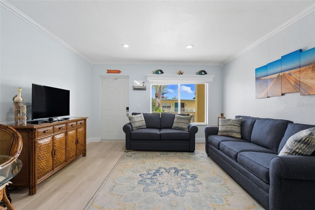 Active With Contract: $339,000 (1 beds, 1 baths, 513 Square Feet)