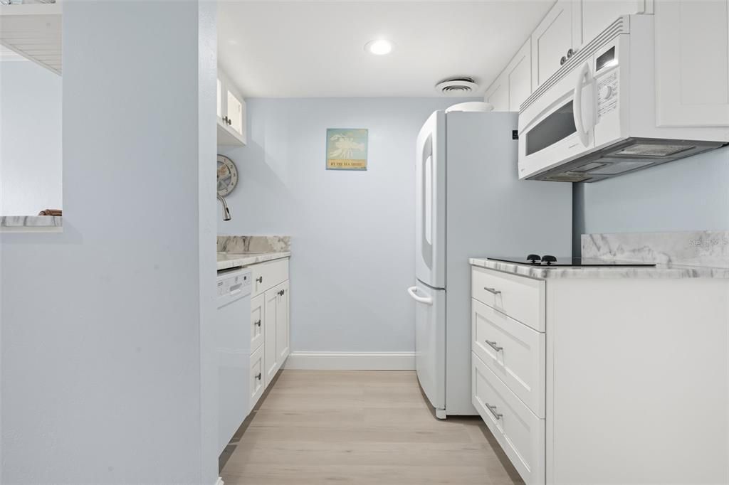 Active With Contract: $339,000 (1 beds, 1 baths, 513 Square Feet)