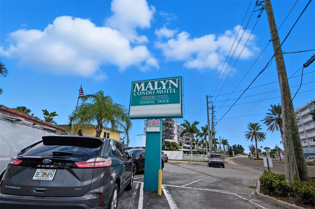 Active With Contract: $339,000 (1 beds, 1 baths, 513 Square Feet)