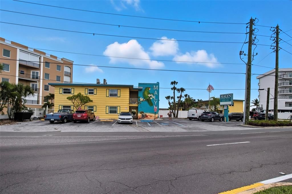 Active With Contract: $339,000 (1 beds, 1 baths, 513 Square Feet)