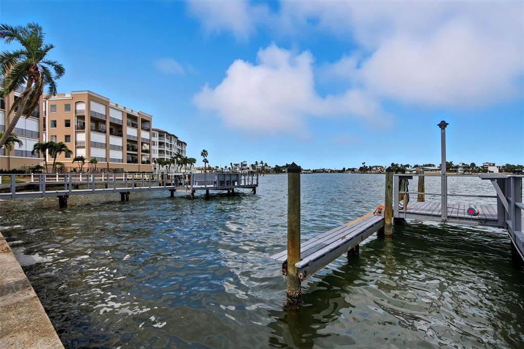 Active With Contract: $339,000 (1 beds, 1 baths, 513 Square Feet)