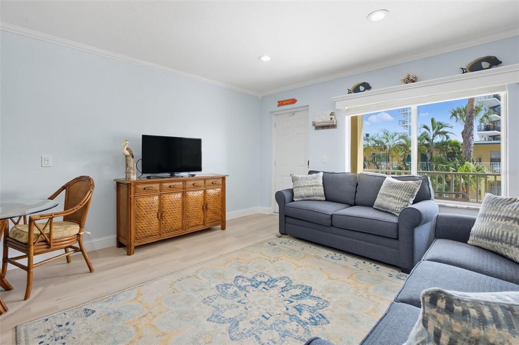 Active With Contract: $339,000 (1 beds, 1 baths, 513 Square Feet)