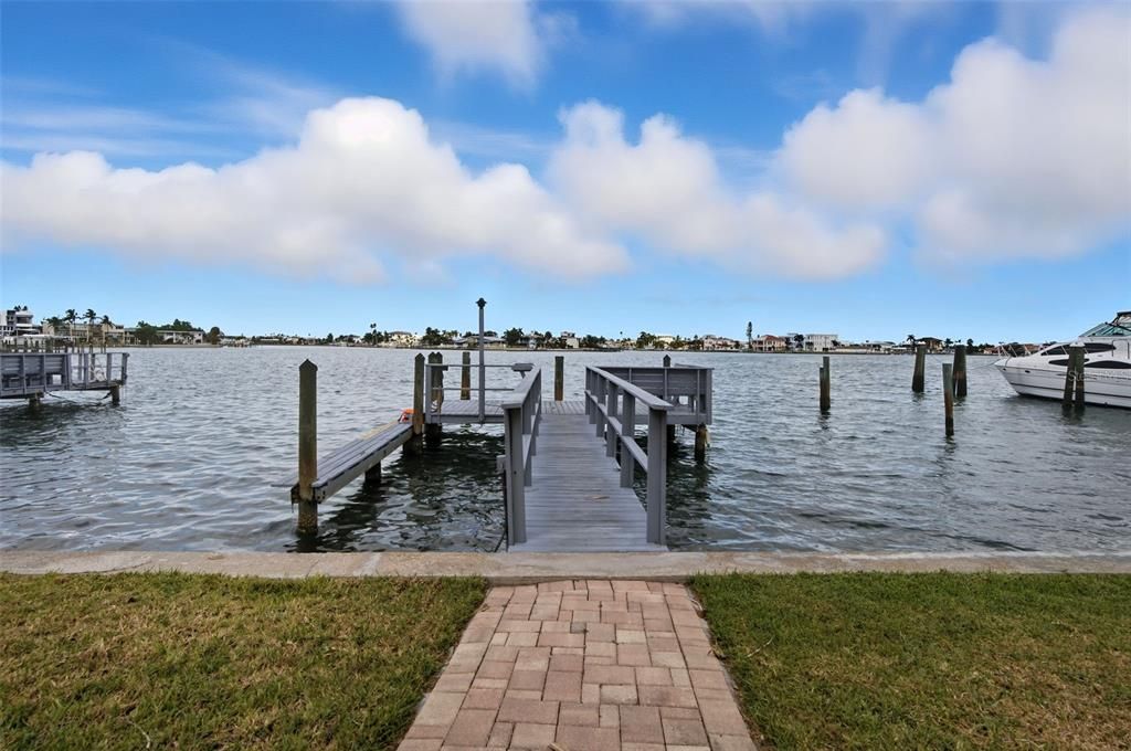 Active With Contract: $339,000 (1 beds, 1 baths, 513 Square Feet)