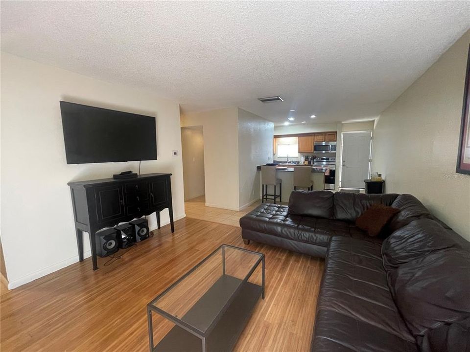 En Venta: $179,900 (2 camas, 1 baños, 1085 Pies cuadrados)